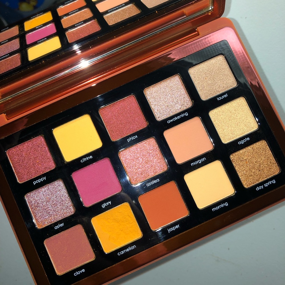 SUNRISE EYESHADOW PALETTE - Picture 3 of 4